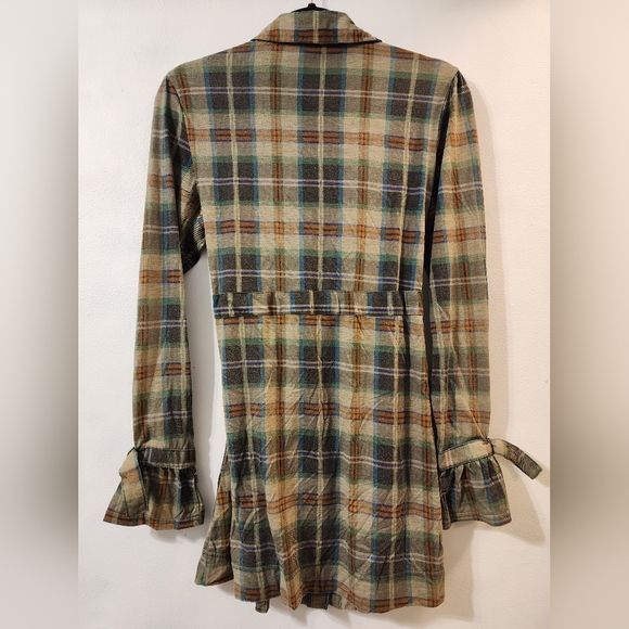 Derek Heart Plaid Adjustable Cinched Waist Buttondown Shirt - Picture 2 of 6